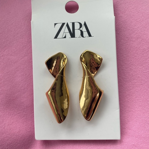 Zara fierce gold and bold twisted earrings. - Picture 1 of 3